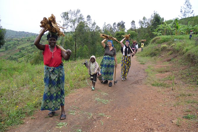 A Day in the Life of a Local Artisan - Preparing cassava, beans, and a shared lunch