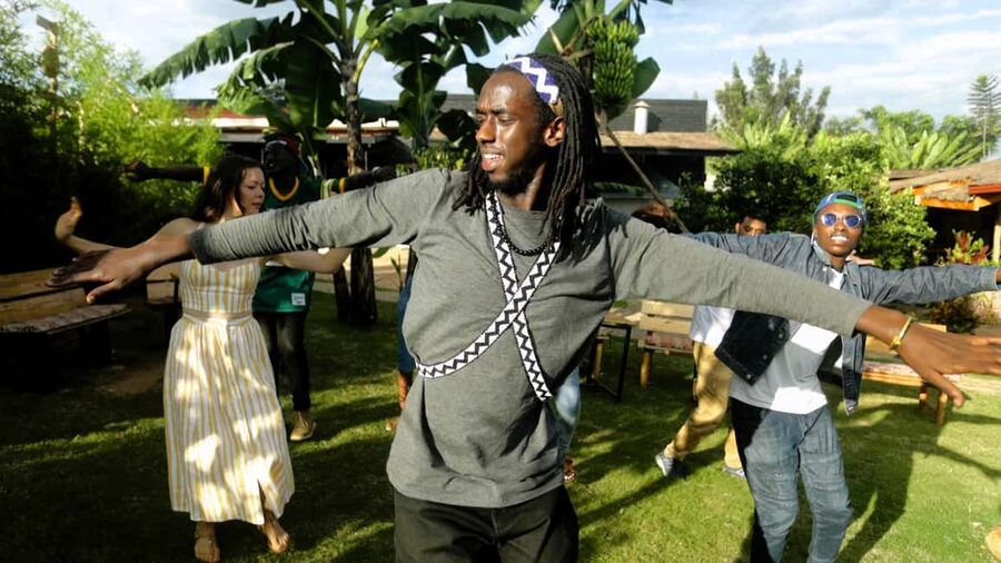 Kigali: Learn the Amaraba Dance Experience in Kigali - The opening drumbeat and first dance lesson