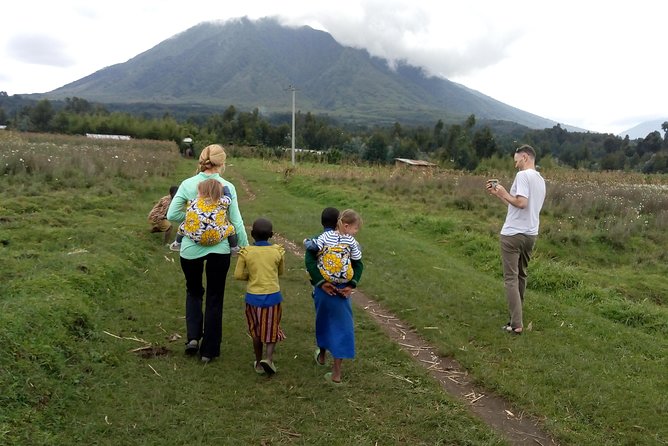 Scenic walk around volcanoes - Walking From Ruhengeri Toward Bisoke